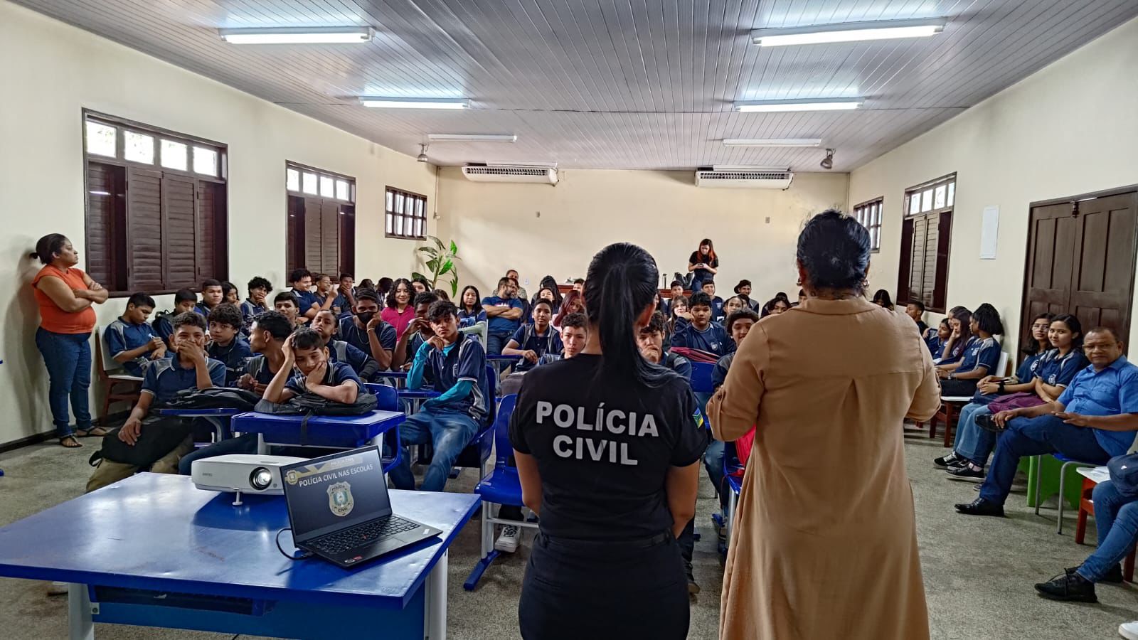 EM MACAPÁ, PROJETO POLÍCIA CIVIL NAS ESCOLAS LEVA ORIENTAÇÕES AOS ALUNOS DA ESCOLA ESTADUAL ANTÔNIO JOÃO